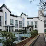Robin Hill Apartments